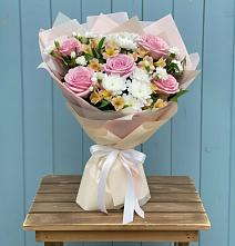 Букет цветов из:  Гвоздики, Орхидеи и Розы в Заволжье