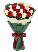 Букет Микс из красных и белых роз в Заволжье