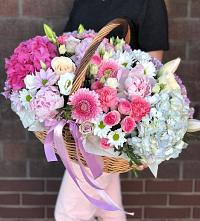 Композиция солнечный день в Заволжье Цветочная композиция из Розы, Хризантемы, Пионы и Лизиантусы в корзине в Заволжье
