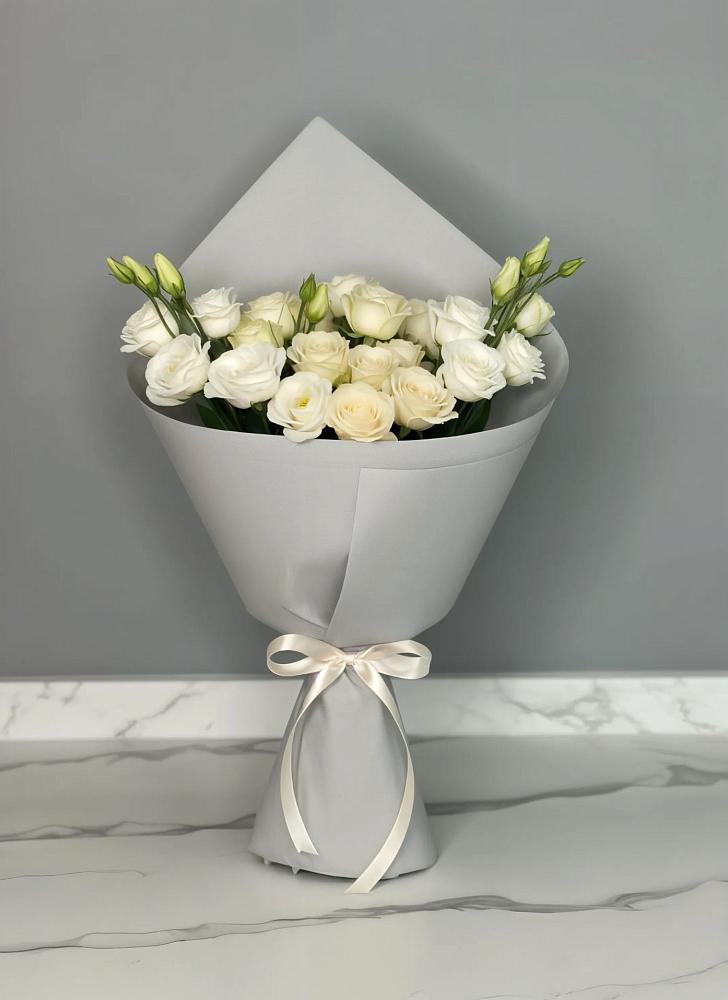 Букет цветов из: Розы и Лизиантусы в Заволжье