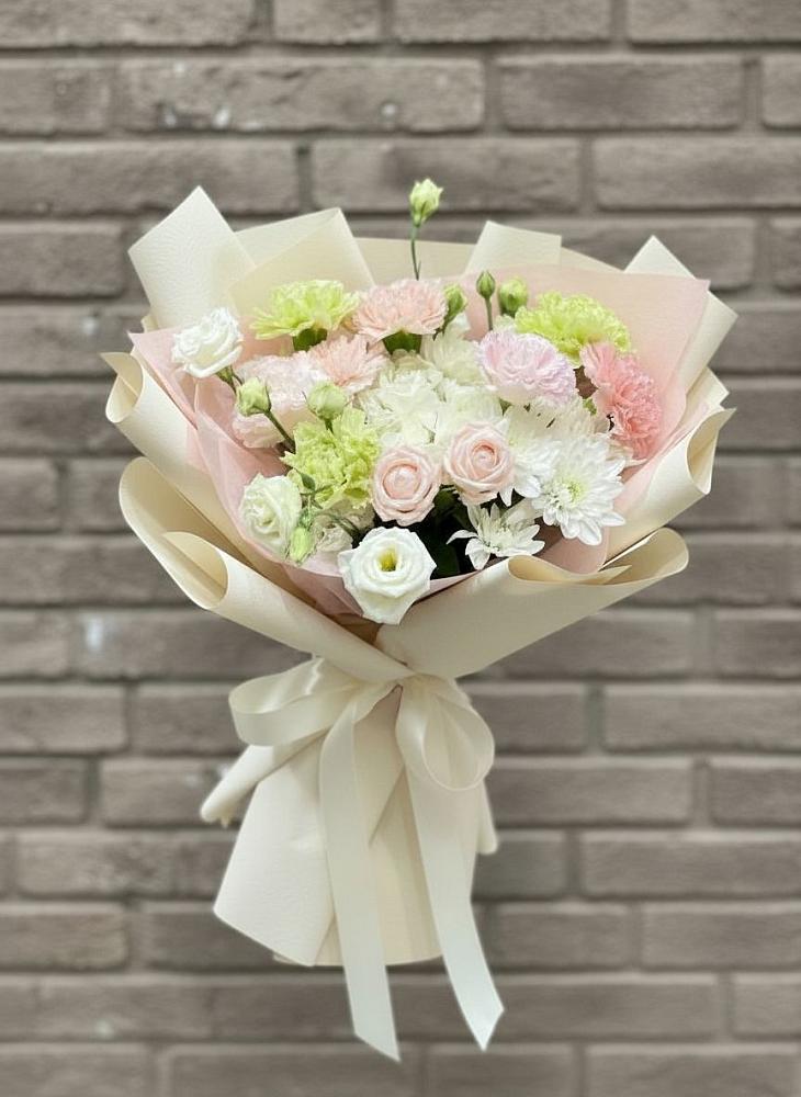 Букет цветов из: Гвоздики, Розы, Лизиантусы и Хризантемы в Заволжье