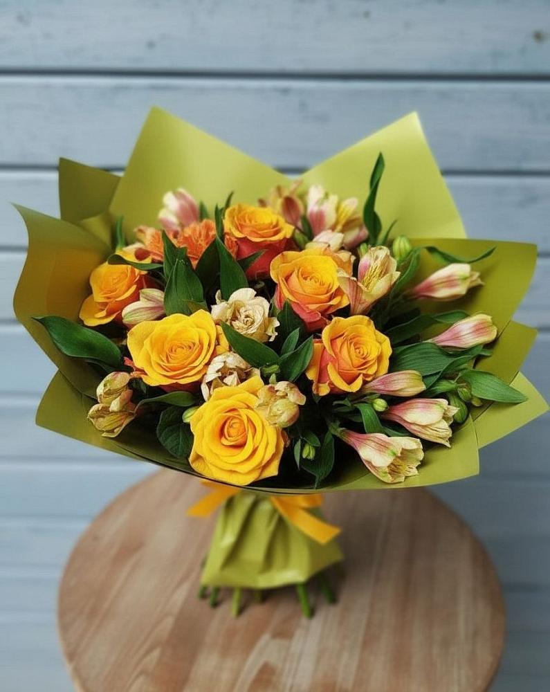 Букет цветов из: Альстромерии и Розы в Заволжье