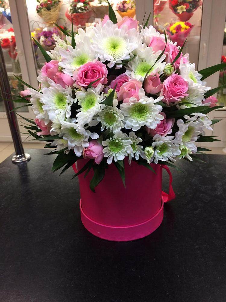 Цветочная композиция из Розы и Хризантемы в шляпной коробке в Заволжье