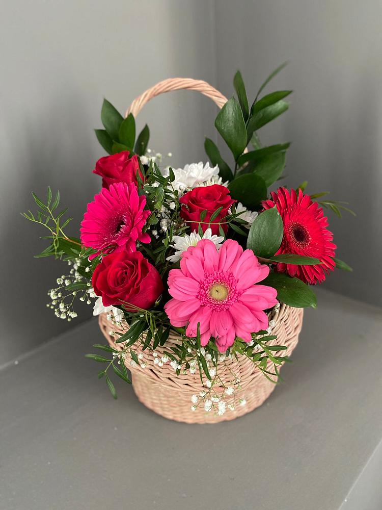 Цветочная композиция из Розы, Хризантемы и Герберы в корзине в Заволжье