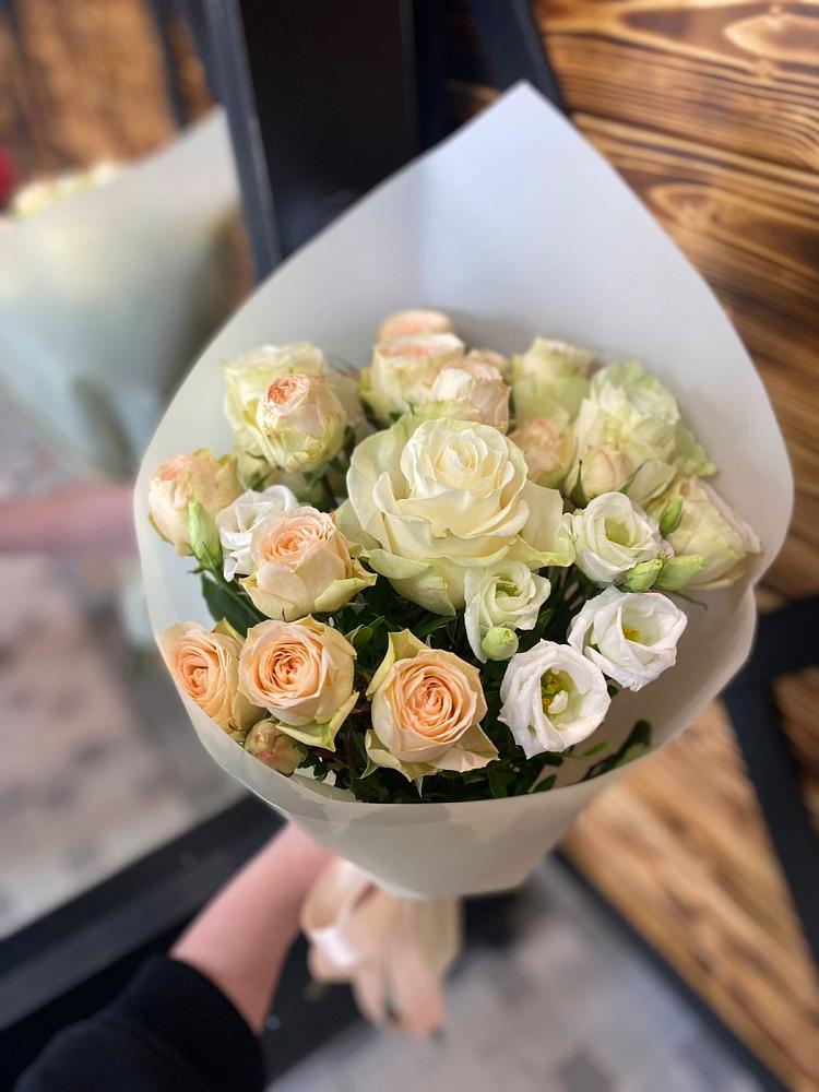 Букет цветов из: Розы и Лизиантусы в Заволжье